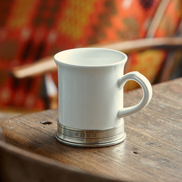 Cosi Tabellini CONVIVO action- Zinntasse 0,4 l – elegante Seitenansicht mit detailreichem Henkel